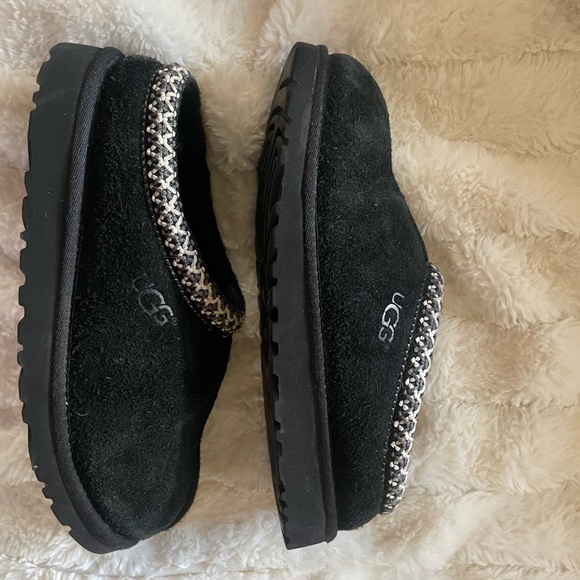 Girls’ kids’ size 4 Ugg Australia Black Tasman slip on sheepskin slippers - Picture 3 of 8